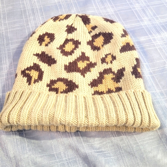Leopard knit hat - Picture 1 of 5